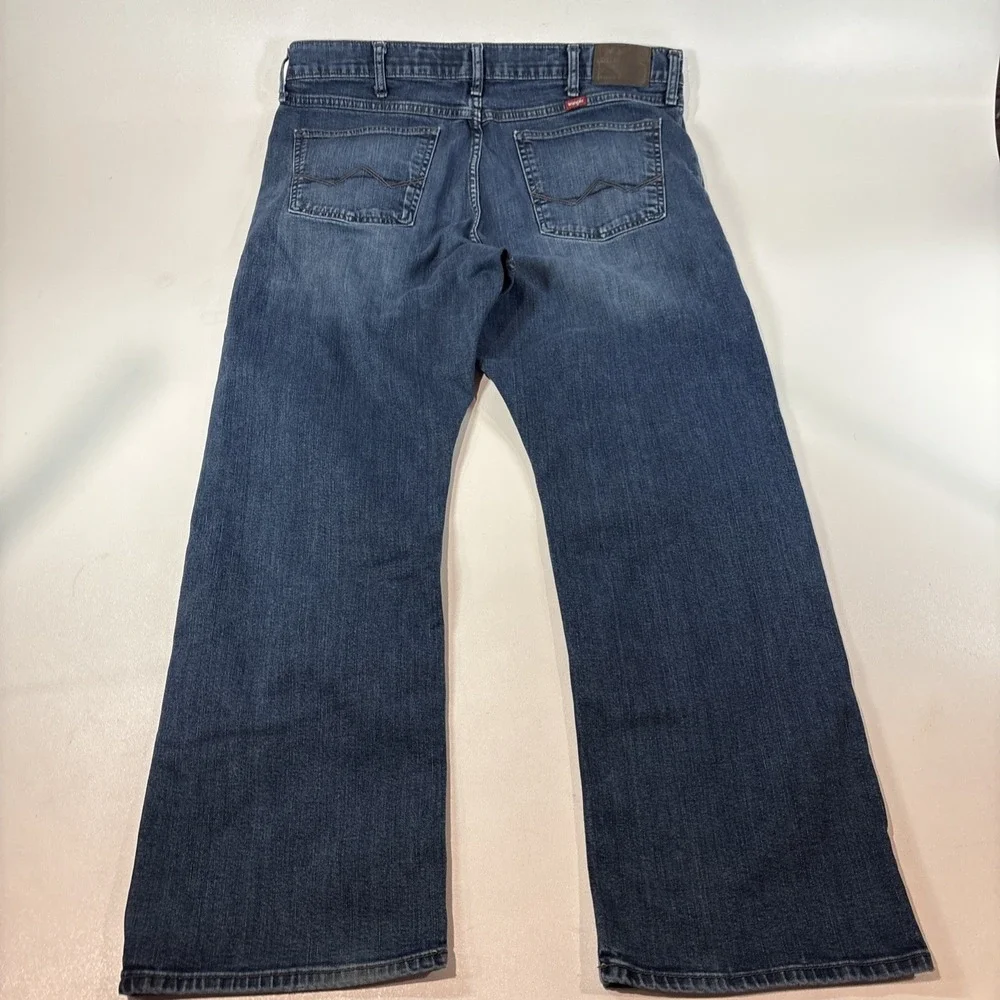 Wrangler Jeans Men's 38x30 Blue Retro Relaxed Boot Medium Wash Cowboy Rodeo Work